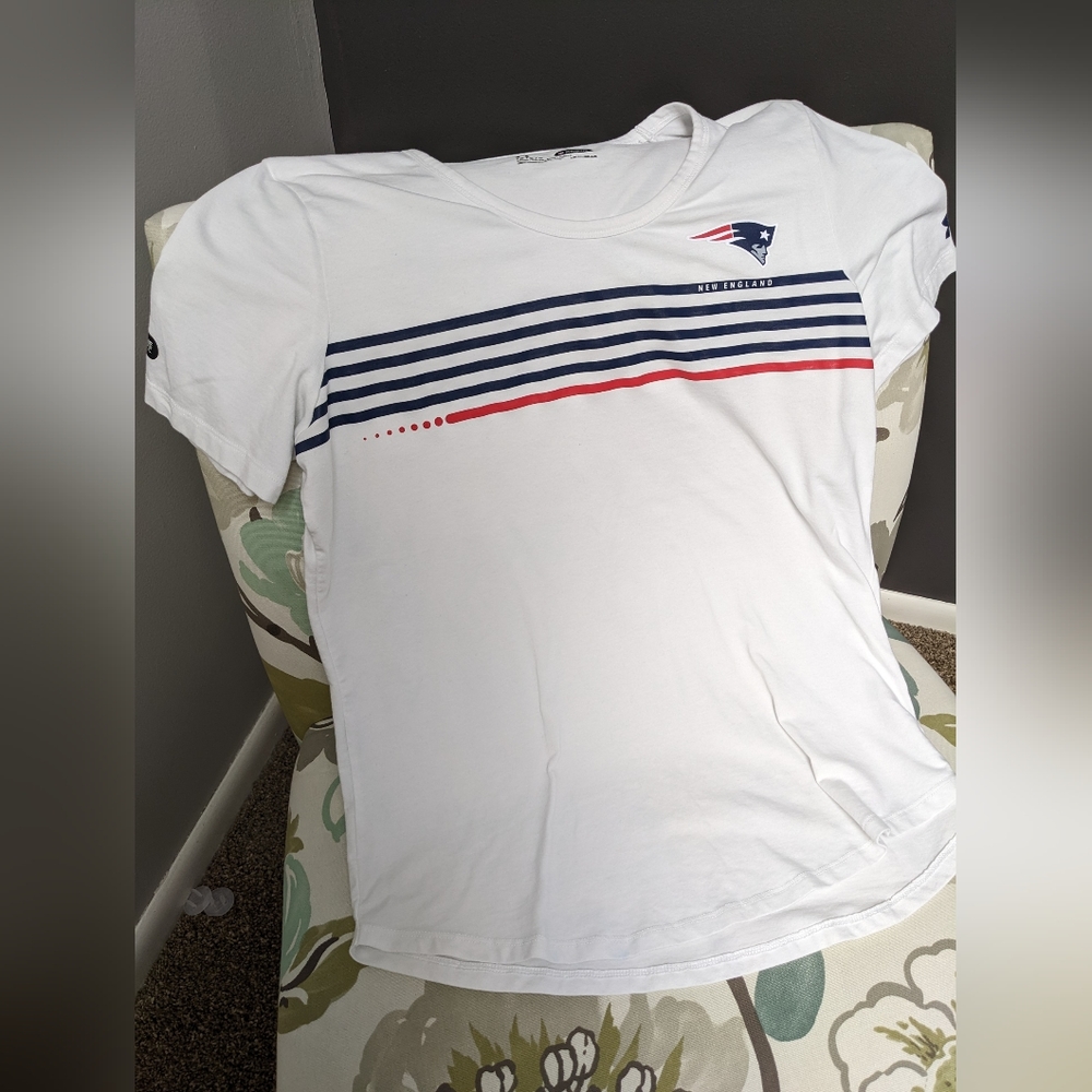 EUC Under Armour New England Patriots Shirt, Lg